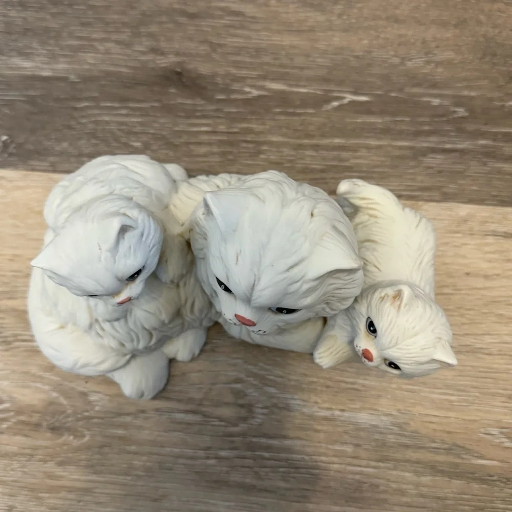 Vintage Homco White Persian Mother Cat w/2 Kittens #1412 Ceramic Figurine